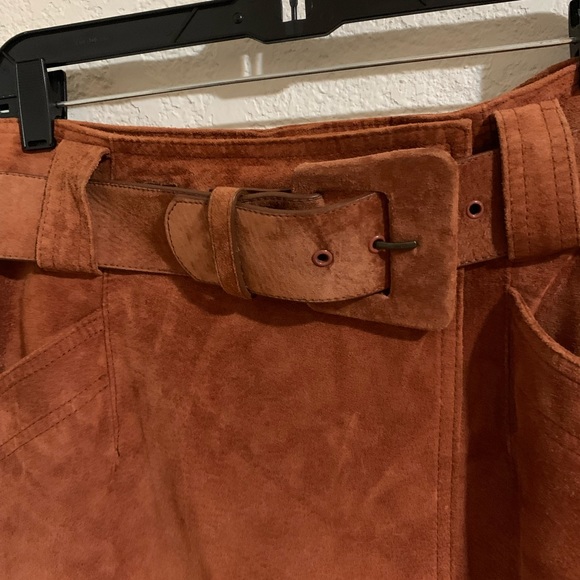 Vintage Lord & Taylor leather skirt - Picture 4 of 8